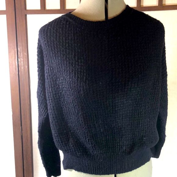 Forever 21 navy nubby sweater size medium, crew neck, longer in back - Picture 1 of 8